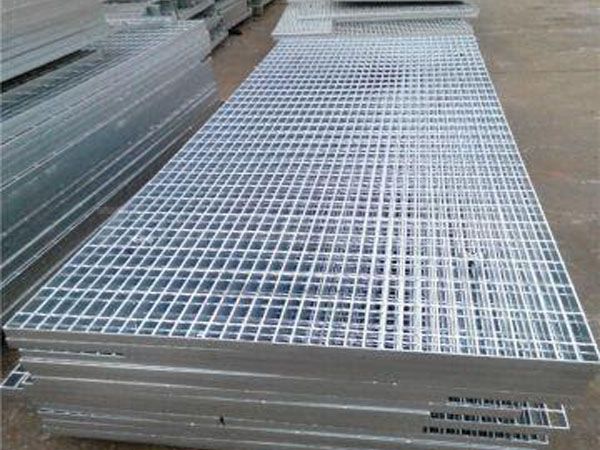 Galvanized steel grating