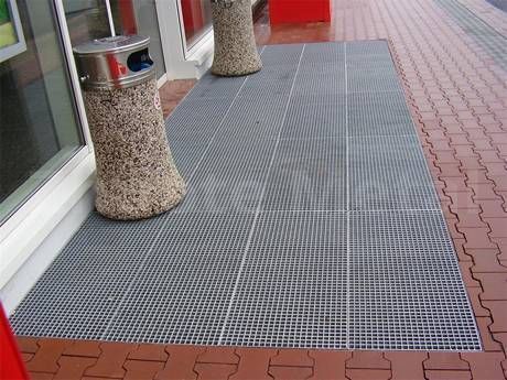 Recessed frame steel grating doormat