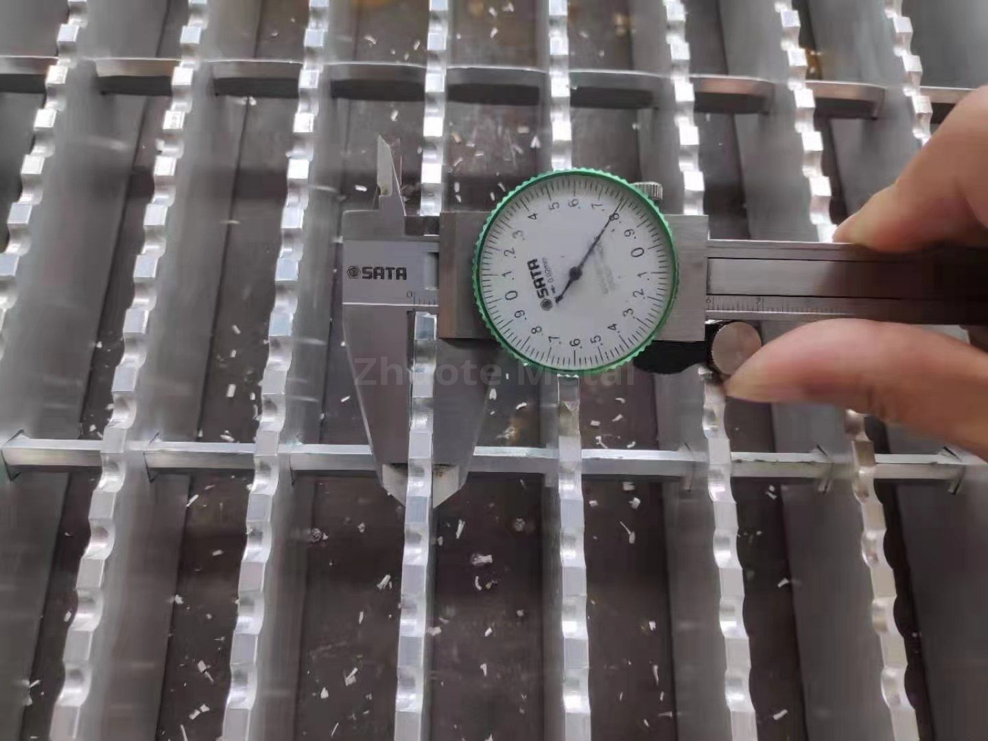 aluminum serrated bar grating aluminum serrated bar grating