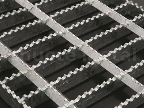 PR/S1: serration on the bearing bar Galvanized Serrated steel grating