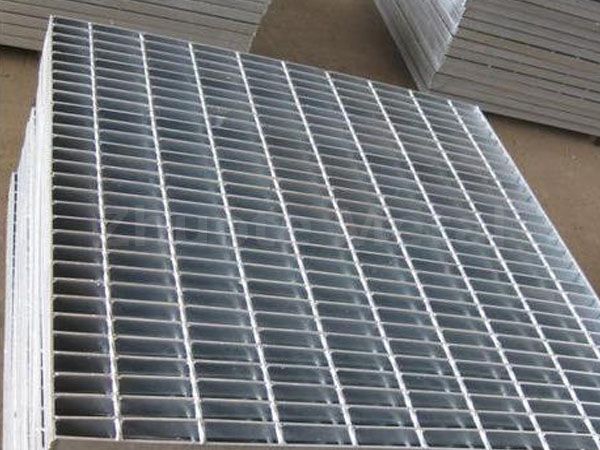 Galvanized steel grating