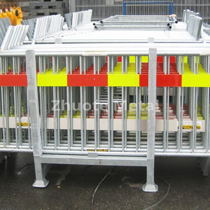 Crowd control barrier