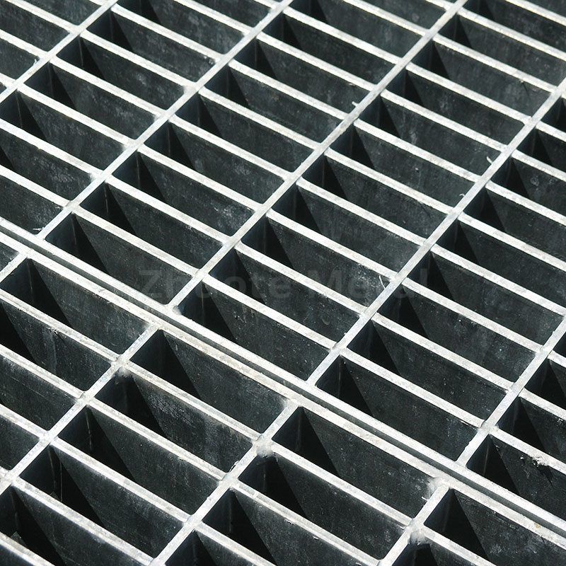 Heavy duty steel grating