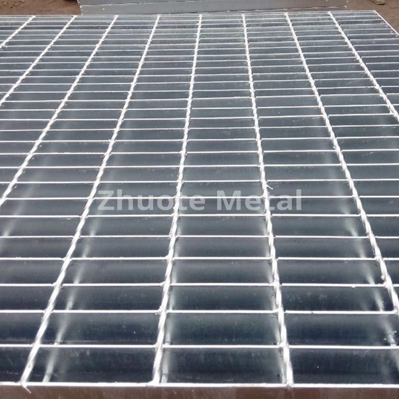 Plain steel grating