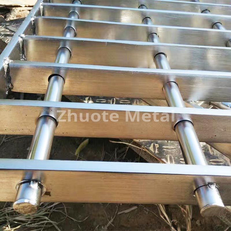 Stainless steel grating