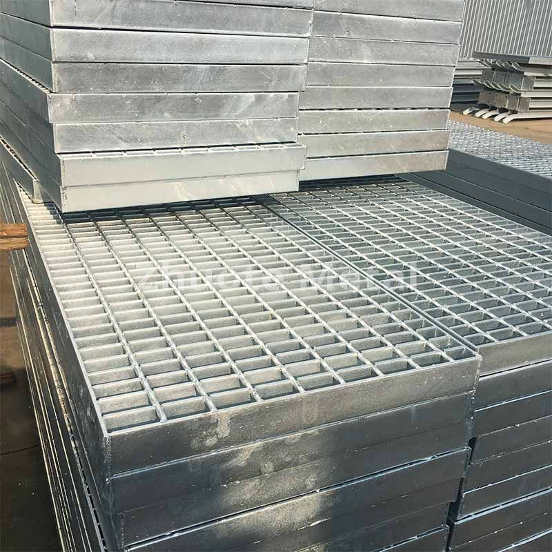 Galvanized steel grating