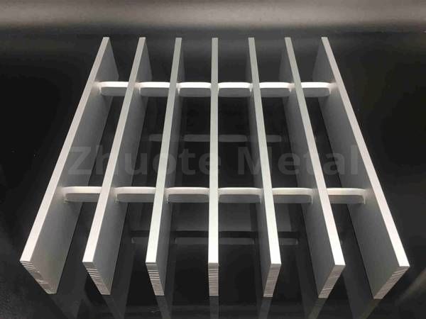 Flat aluminum grating
